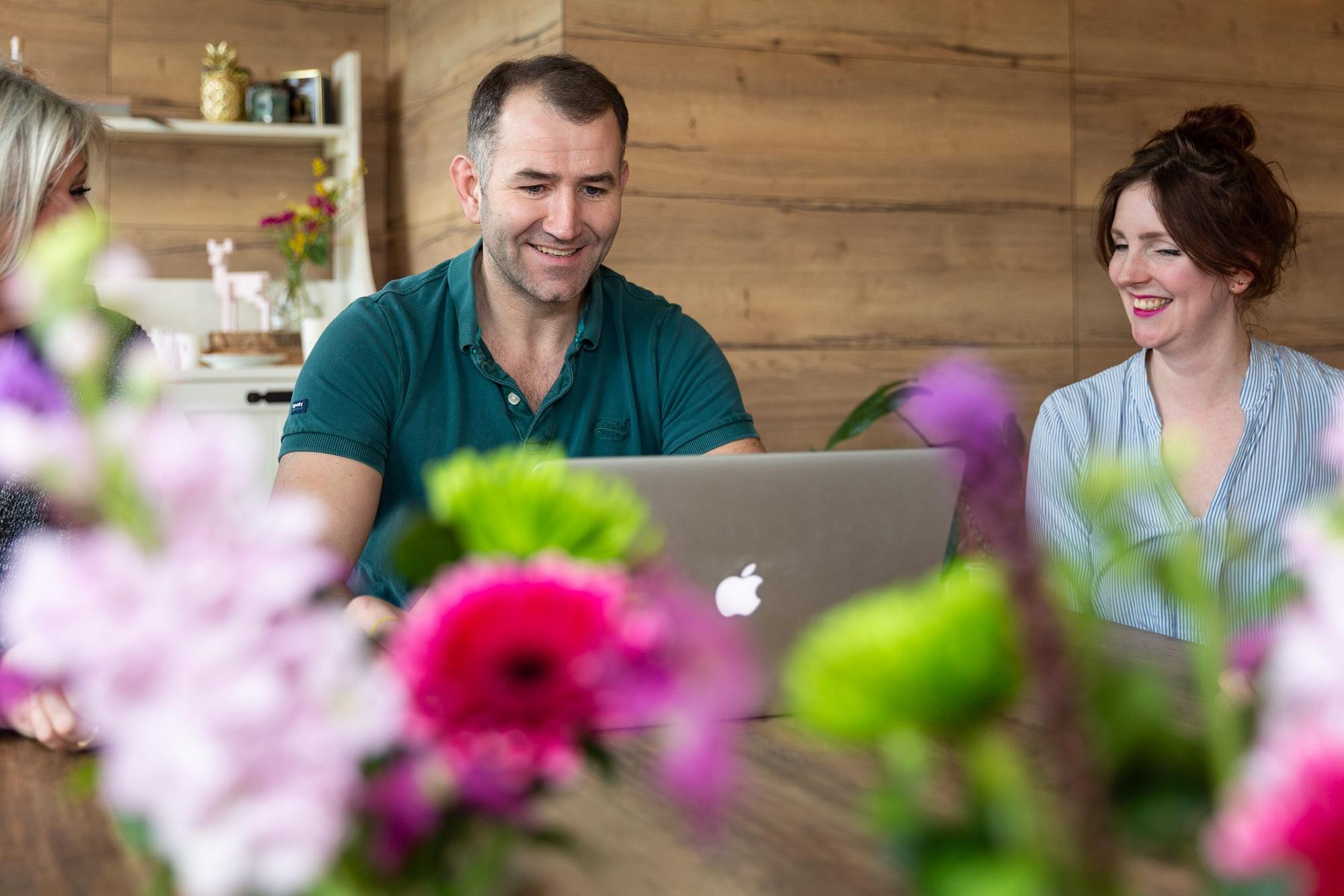 Meeting aan tafel met laptop-8076 Vacatures 1